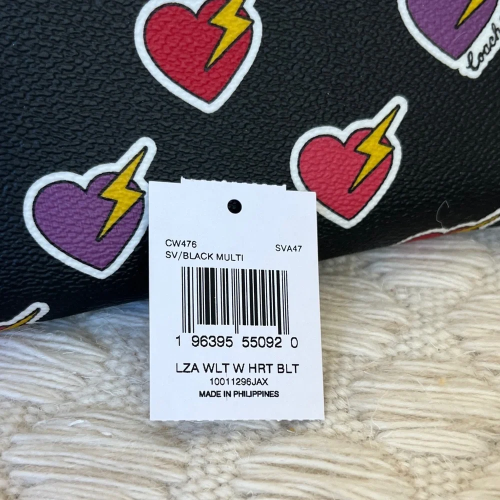 NWT COACH LONG ZIP AROUND WALLET WITH HEART BOLT PRINT